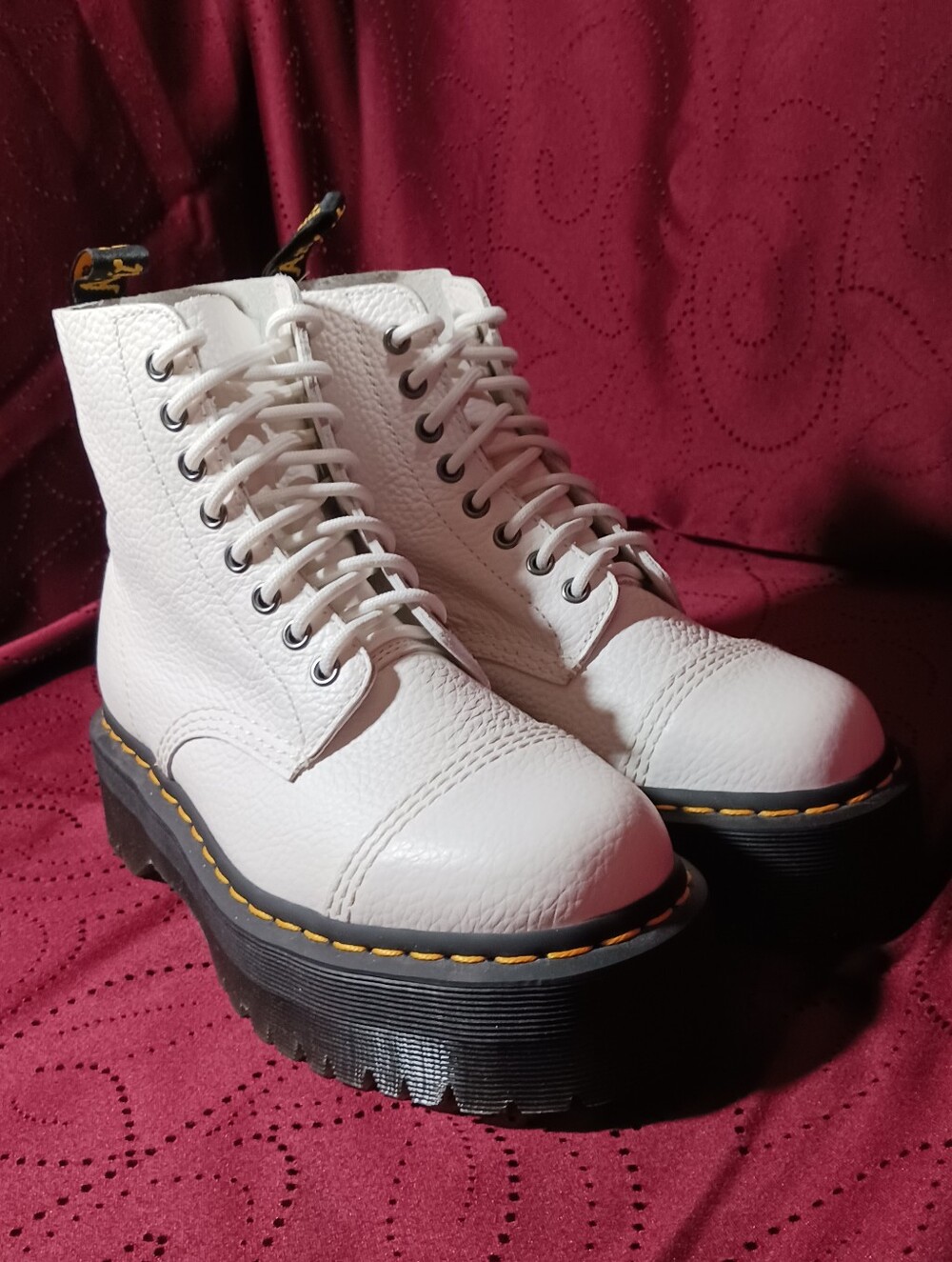 🤍 Dr. Martens White Pebbled Leather Boots Women’s US 8 🤍